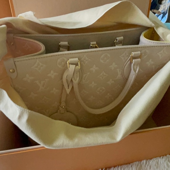 Louis Vuitton OntheGo MM - Picture 2 of 11